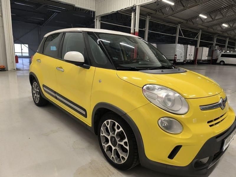 Begagnad Fiat 500L Lounge 120 HK (88 kW) 2014 Gul Minibuss