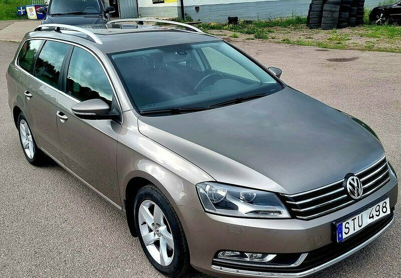 Ljusbrun Begagnad 2010 VW Passat Kombi | 68 900 kr (Marknadspris) - Bild 1/4