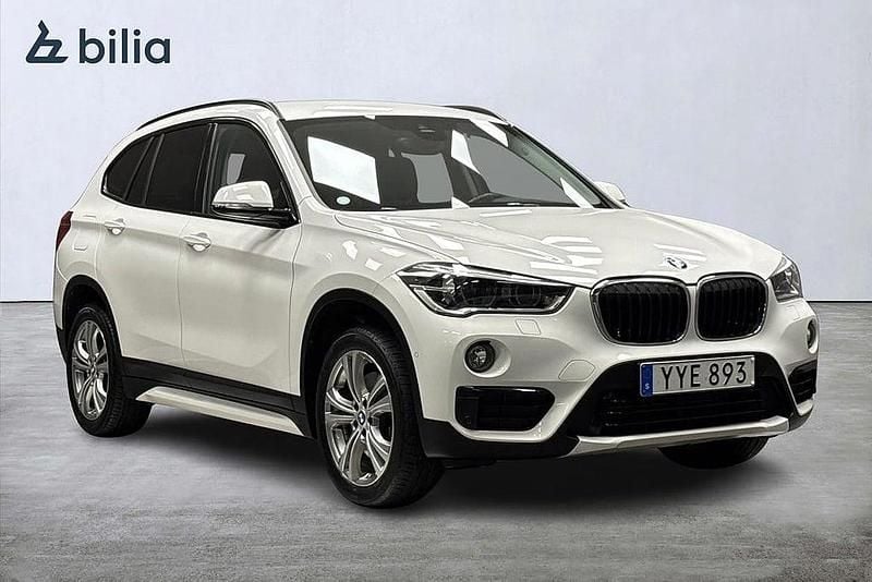 Vit Begagnad 2018 BMW X1 Sport Line SUV | 259 000 kr (Bra pris) - Bild 1/4