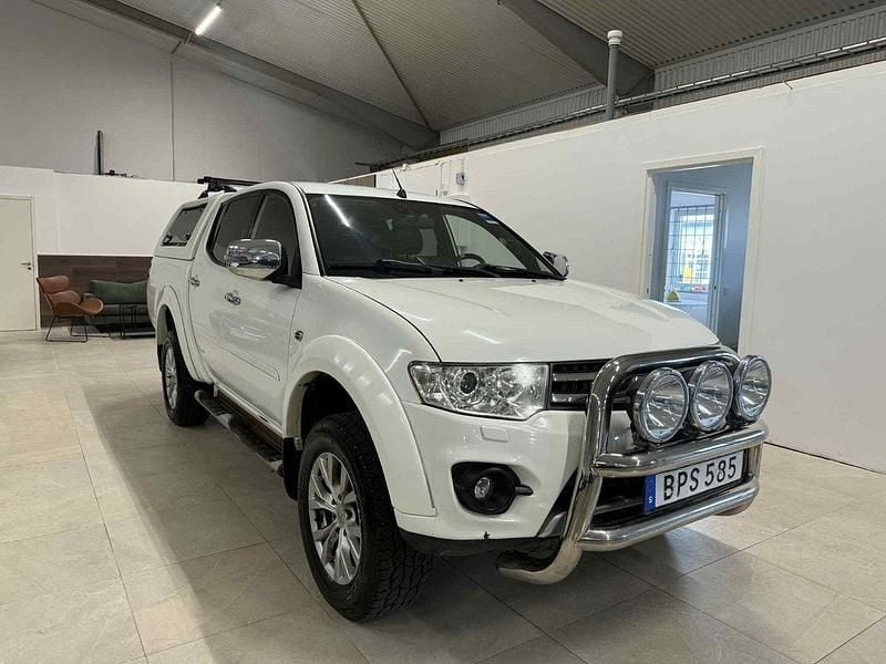 Vit Begagnad 2015 Mitsubishi L200 Pickup | 169 900 kr (Marknadspris) - Bild 1/4