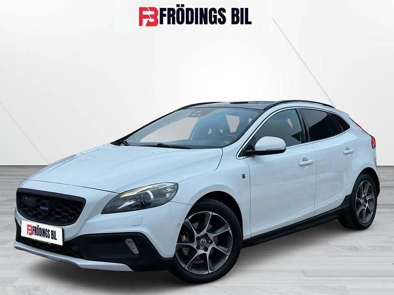 Vit Begagnad 2015 Volvo V40 CC Ocean Race Kombi | 129 900 kr (Marknadspris) - Bild 1/4