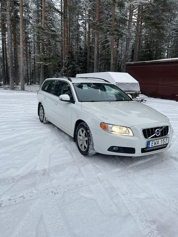 Begagnad 2010 Volvo V70 Kombi | 35 000 kr (Superpris) - Bild 1/3