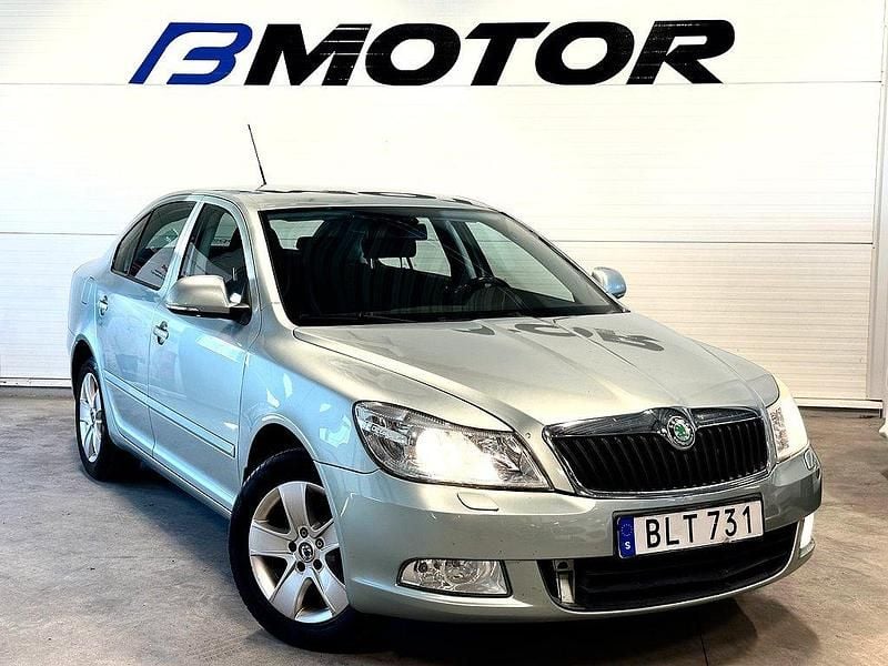 Ljusgrön (grön) Begagnad 2010 Skoda Octavia Elegance Halvkombi | 29 900 kr (Superpris) - Bild 1/4