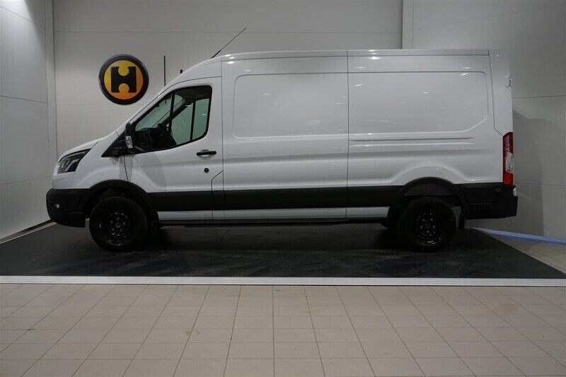 Begagnad Ford E-Transit Trend 135 kW (184 HK) 2023 Vit Van