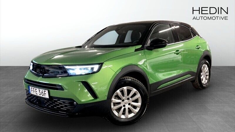 Grön (green) Begagnad 2021 Opel Mokka-e GS Line SUV | 189 900 kr (Marknadspris) - Bild 1/4