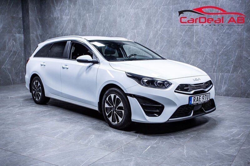 Vit Begagnad 2022 Kia Ceed Sportswagon Advance Kombi | 228 800 kr (Marknadspris) - Bild 1/4