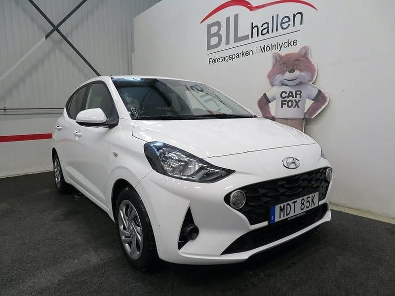 Begagnad Hyundai i10 Essential 67 HK (49 kW) 2023 Vit Halvkombi