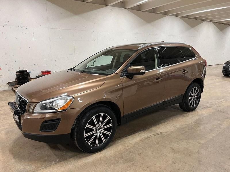 Brun Begagnad 2012 Volvo XC60 Summum SUV | 109 900 kr (Marknadspris) - Bild 1/4