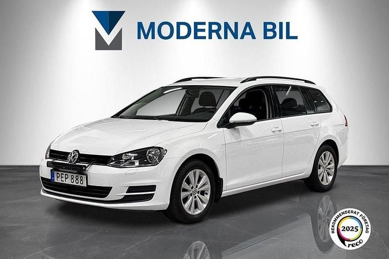 Vit Begagnad 2017 VW Golf VII Kombi | 129 900 kr (Marknadspris) - Bild 1/4
