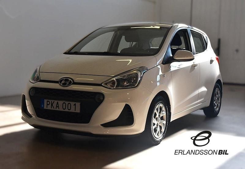 Vit Begagnad 2017 Hyundai i10 Comfort Halvkombi | 79 900 kr (Marknadspris) - Bild 1/4