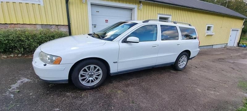 Vit Begagnad 2005 Volvo V70 Kinetic Kombi | 22 500 kr (Bra pris) - Bild 1/4