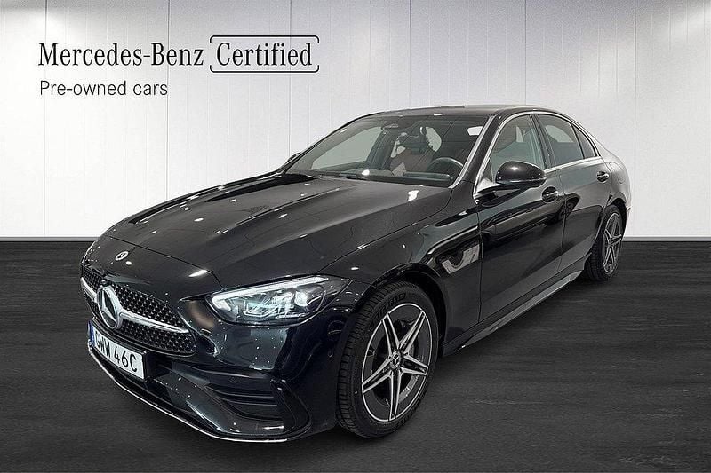Svart Begagnad 2024 Mercedes C300e Advanced Plus Sedan | 479 900 kr (Superpris) - Bild 1/4