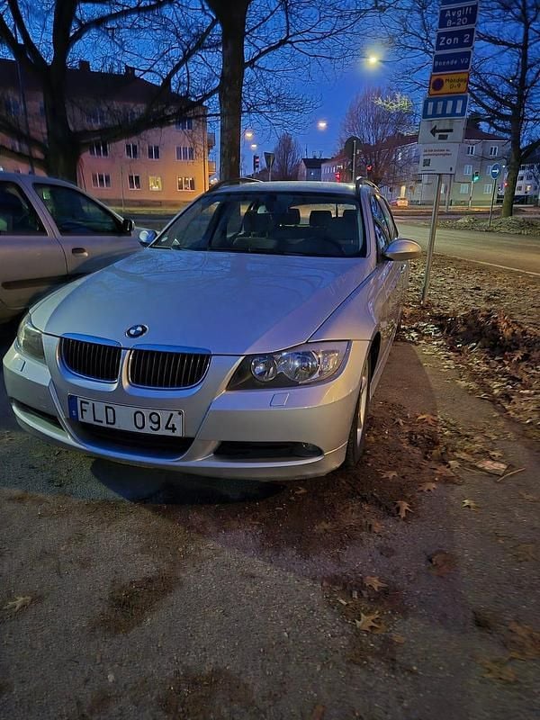 Begagnad BMW 320 150 HK (110 kW) 2007 Kombi