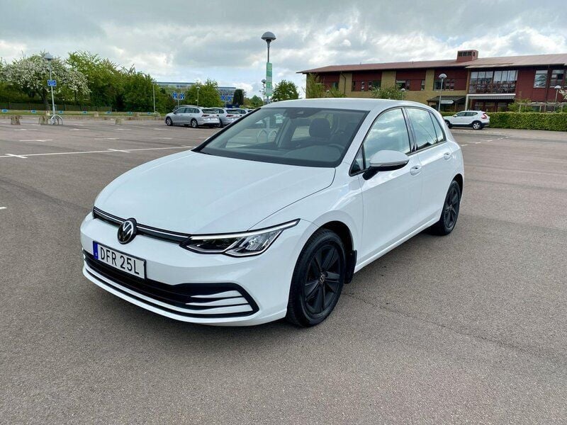 Vit Begagnad 2020 VW Golf VIII Halvkombi | 179 500 kr (Bra pris) - Bild 1/4