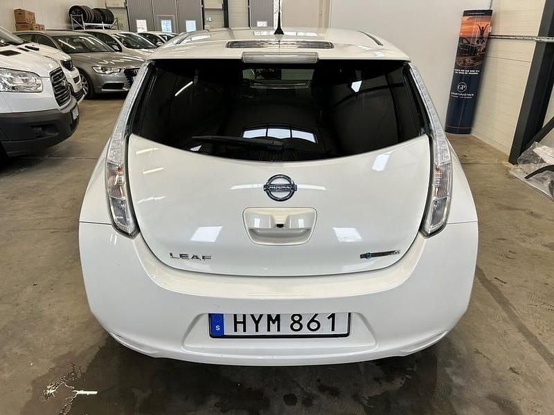 Begagnad Nissan Leaf 80 kW (109 HK) 2016 Vit Halvkombi