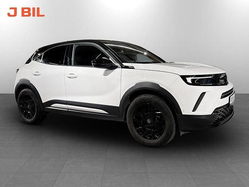 Vit Begagnad 2022 Opel Mokka-e GS Line SUV | 204 900 kr (Marknadspris) - Bild 1/3