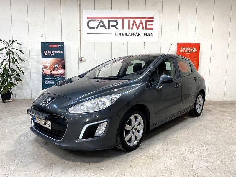 Mörkgrå Begagnad 2013 Peugeot 308 Halvkombi | 39 900 kr (Marknadspris) - Bild 1/4