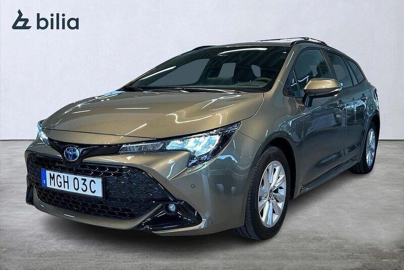 Grön Begagnad 2024 Toyota Corolla Active Kombi | 309 900 kr (Marknadspris) - Bild 1/4