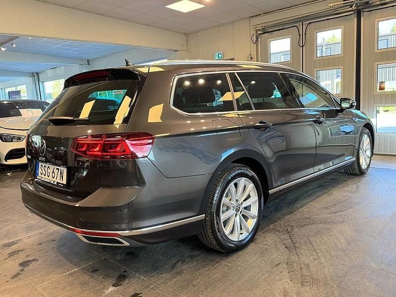 Begagnad VW Passat GTE 218 HK (160 kW) 2022 Mörkgrå (grå) Kombi