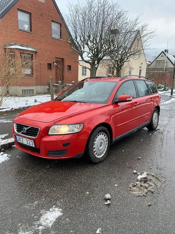 Begagnad 2009 Volvo V50 Kombi | 19 900 kr (Bra pris) - Bild 1/4