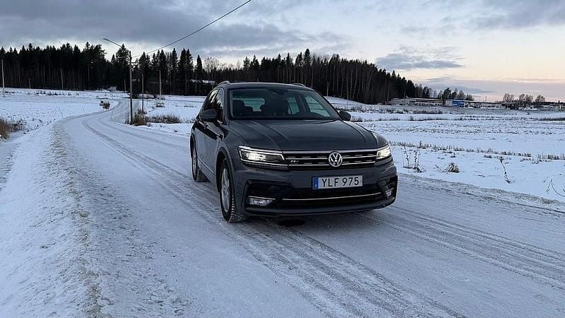 Silver Begagnad 2017 VW Tiguan GT SUV | 237 500 kr (Marknadspris) - Bild 1/4