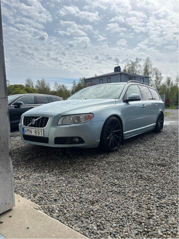 Blå Begagnad 2009 Volvo V70 Kombi | 40 000 kr (Superpris) - Bild 1/4