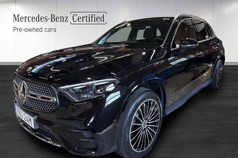 Svart (black) Begagnad 2024 Mercedes GLC300e SUV | 967 050 kr - Bild 1/4