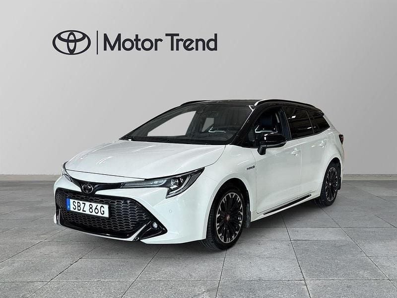 Vit Begagnad 2021 Toyota Corolla Kombi | 269 000 kr (Marknadspris) - Bild 1/4