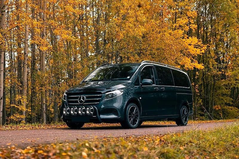 Grå Begagnad 2026 Mercedes V300 Minibuss | 1 019 000 kr - Bild 1/4