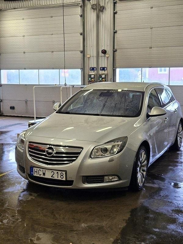 Grå Begagnad 2011 Opel Insignia Cosmo Kombi | 43 000 kr (Marknadspris) - Bild 1/1