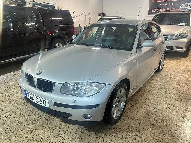 Begagnad BMW 116 116 HK (85 kW) 2004 Ljusgrå Halvkombi