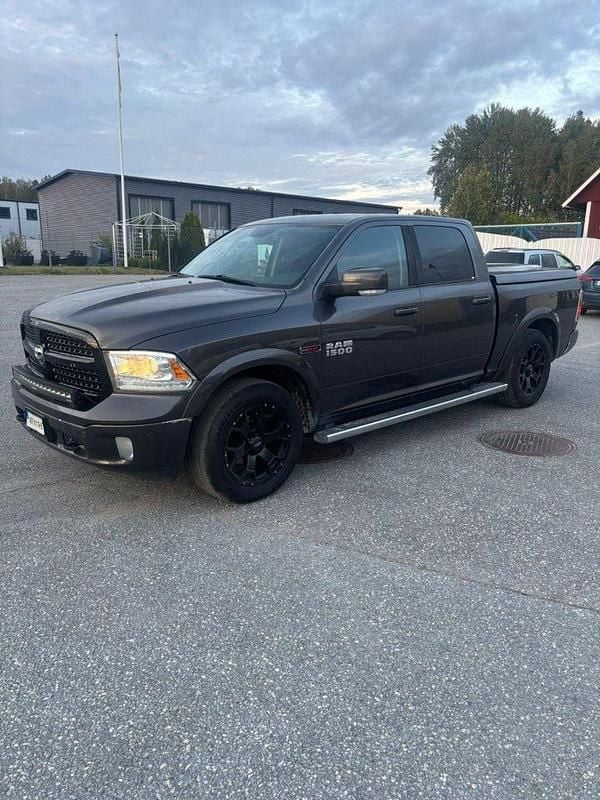 Grå Begagnad 2016 Dodge Ram Pickup | 261 250 kr (Superpris) - Bild 1/4