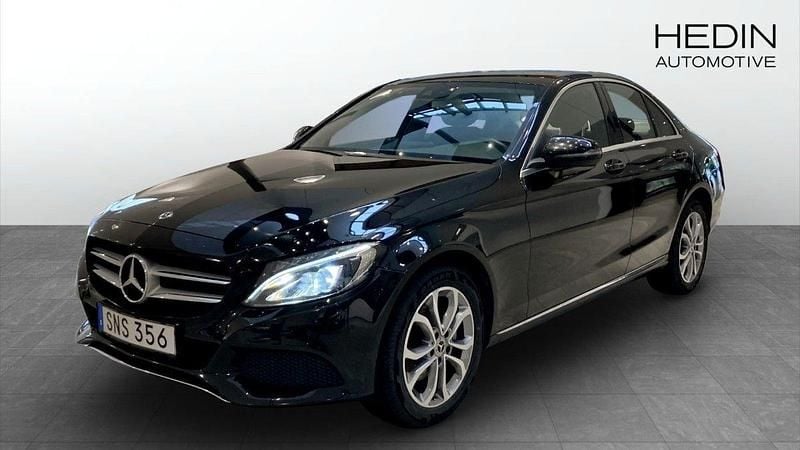 Svart (black) Begagnad 2018 Mercedes C220 Sedan | 269 900 kr (Marknadspris) - Bild 1/4