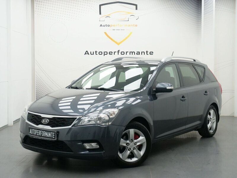 Grå Begagnad 2010 Kia Ceed Sportswagon 3 Kombi | 44 900 kr (Marknadspris) - Bild 1/4