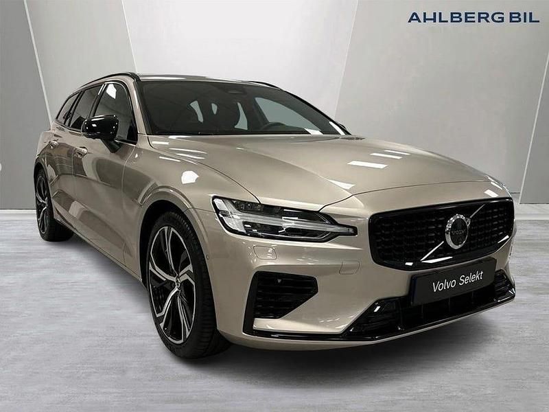 Grå Begagnad 2025 Volvo V60 Plus Kombi | 449 500 kr - Bild 1/3
