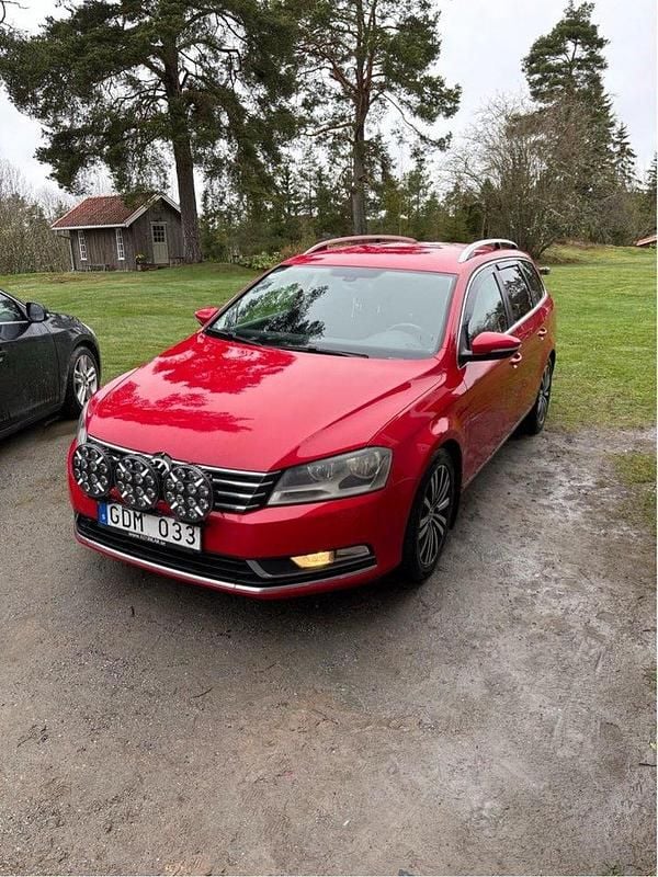 Röd Begagnad 2011 VW Passat Kombi | 54 000 kr (Bra pris) - Bild 1/4