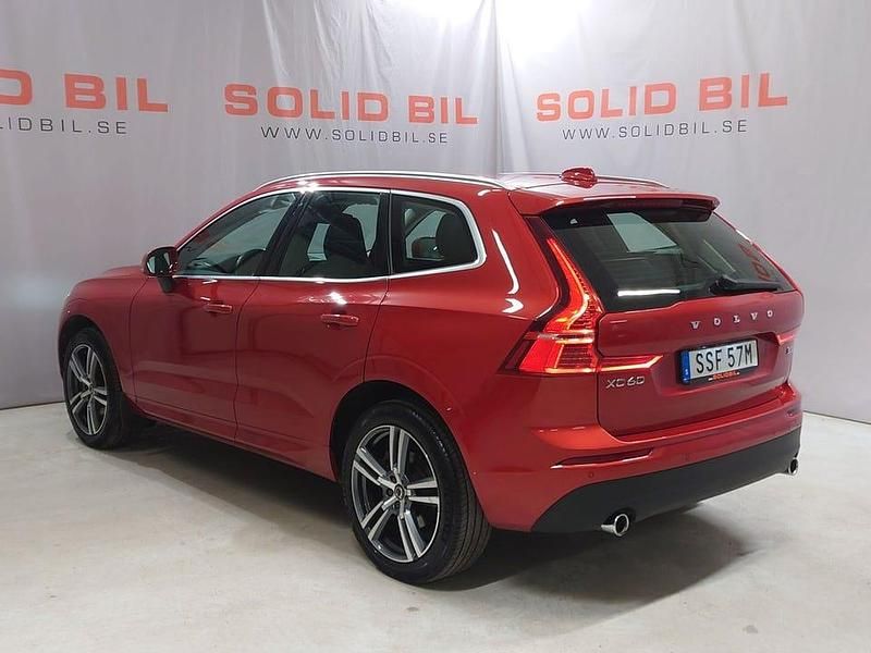 Begagnad Volvo XC60 Momentum 250 HK (183 kW) 2020 Röd SUV