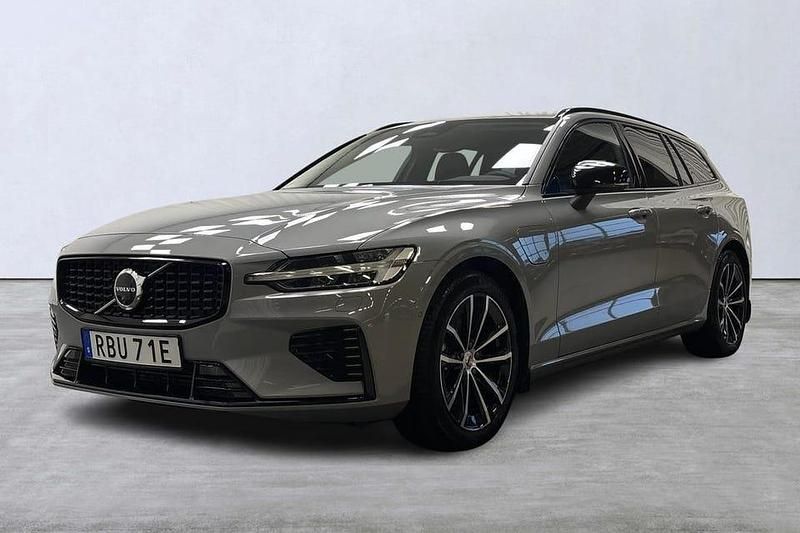 Grå Begagnad 2025 Volvo V60 Plus Kombi | 479 900 kr - Bild 1/4