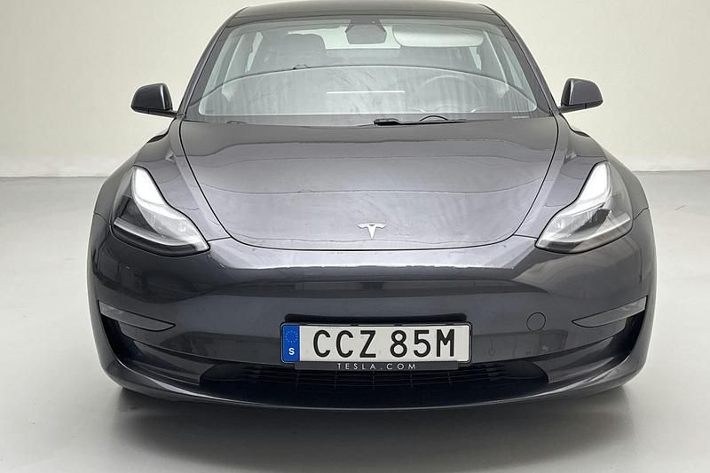 Begagnad Tesla Model 3 366 kW (498 HK) 2021 Grå Sedan