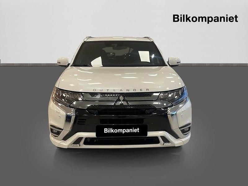 Begagnad Mitsubishi Outlander 224 HK (164 kW) 2020 Vit SUV