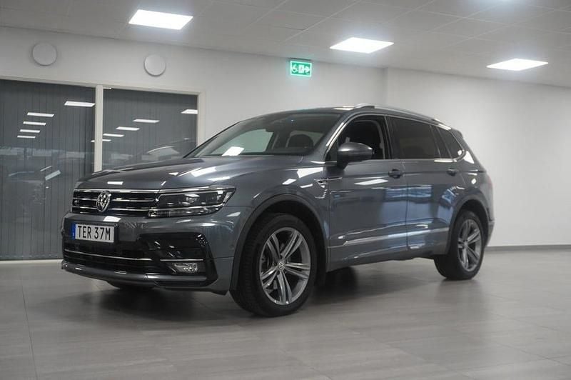 Grå Begagnad 2018 VW Tiguan R-line SUV | 348 800 kr (Dyr) - Bild 1/4