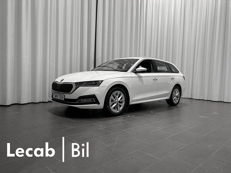 Begagnad Skoda Octavia 150 HK (110 kW) 2024 Candy white Kombi