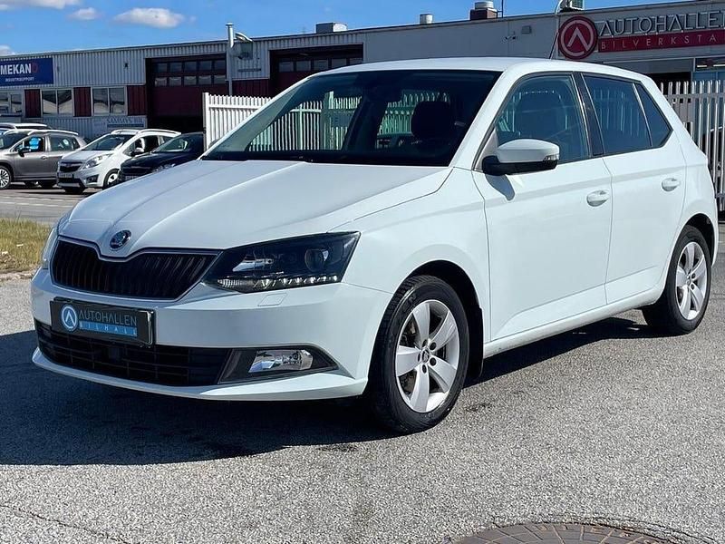 Vit Begagnad 2018 Skoda Fabia Style Halvkombi | 99 200 kr (Marknadspris) - Bild 1/4