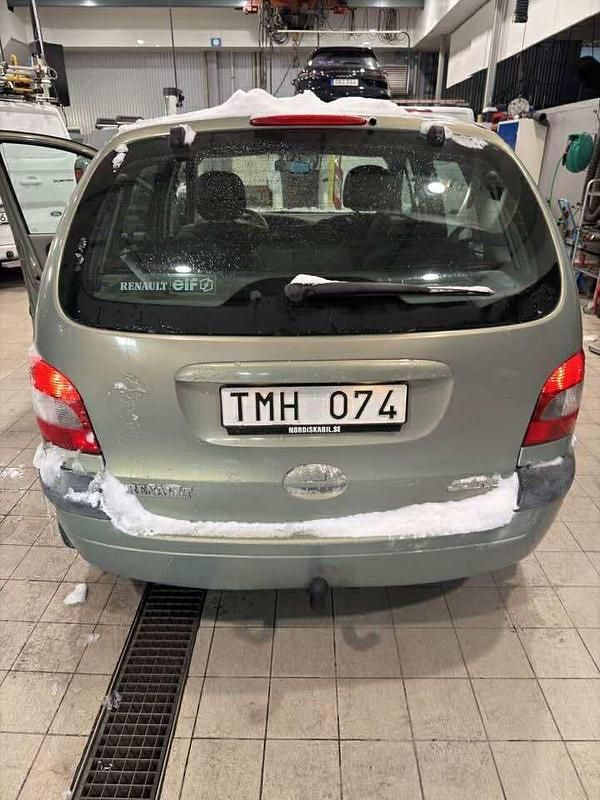 Begagnad Renault Scénic 139 HK (102 kW) 2002 Minibuss