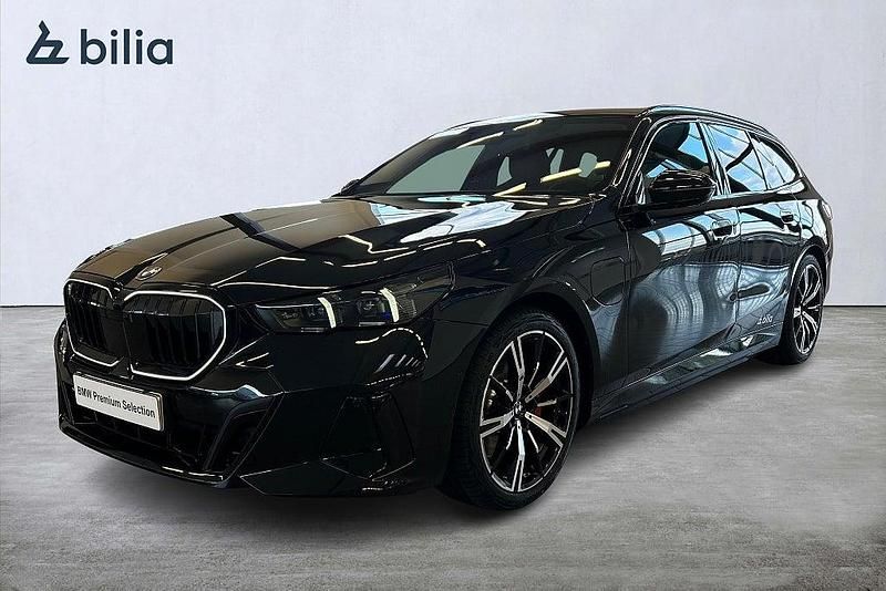 Svart Begagnad 2026 BMW 530e Kombi | 739 000 kr - Bild 1/4