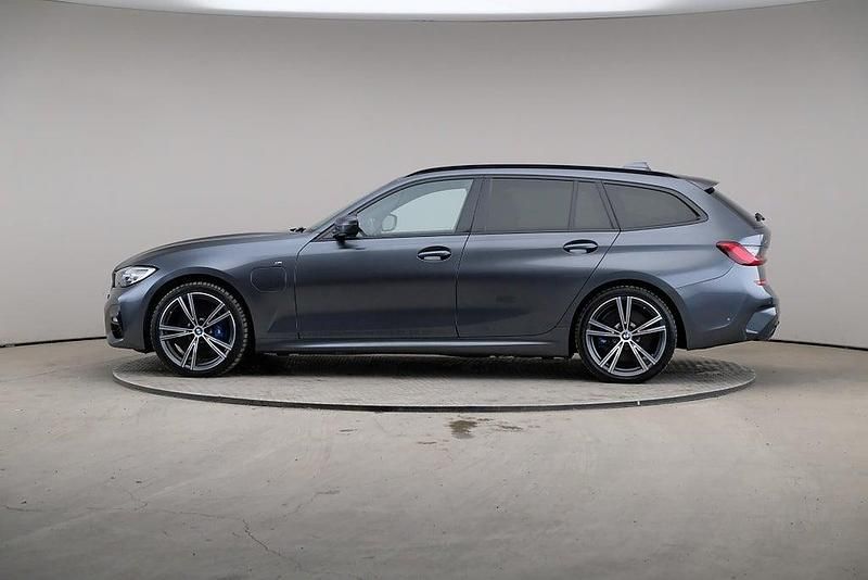 Begagnad BMW 330e M Sport 184 HK (135 kW) 2020 Grå Kombi