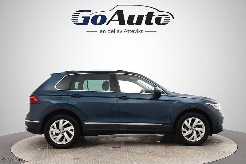 Begagnad VW Tiguan Elegance 245 HK (180 kW) 2022 Mörkblå SUV