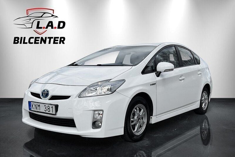 Vit Begagnad 2009 Toyota Prius Halvkombi | 105 900 kr (Marknadspris) - Bild 1/4
