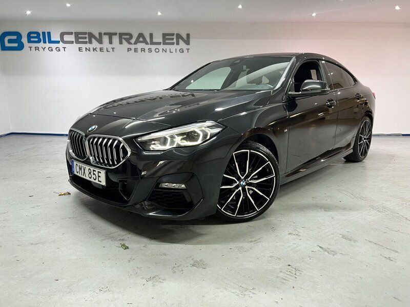 Svart Begagnad 2020 BMW 218 M Sport Sportkupé | 279 000 kr (Marknadspris) - Bild 1/3