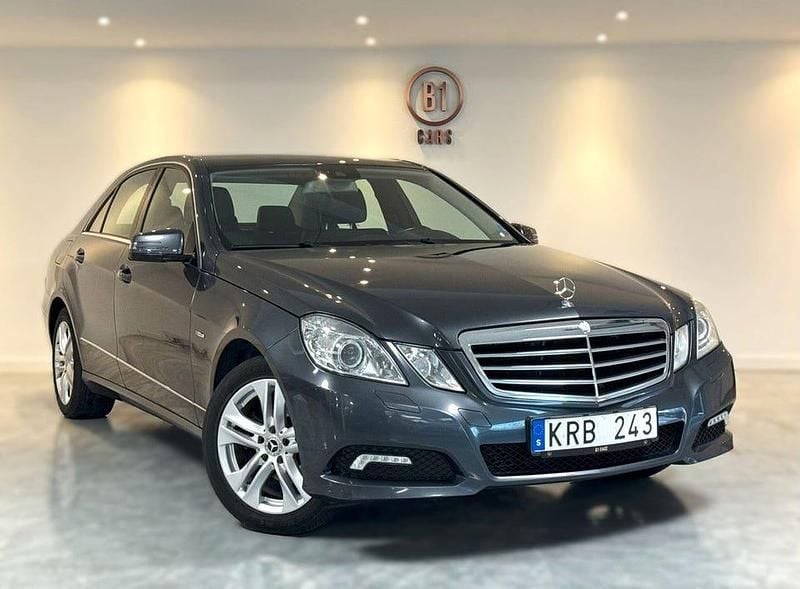 Mörkgrå Begagnad 2010 Mercedes E200 Avantgarde Sedan | 119 900 kr (Marknadspris) - Bild 1/4